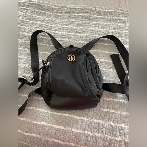 Tommy Hilfiger Mini Backpack Purse Gold Logo Black Adjustable Strap Pockets - Picture 1 of 5